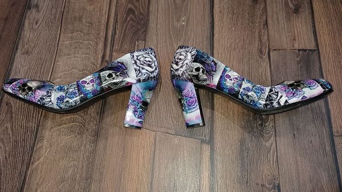 Beautiful shoes with skull design, worn for wedding, size 6