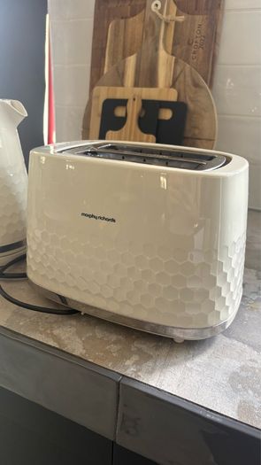 Morphy Richards kettle + toaster like new