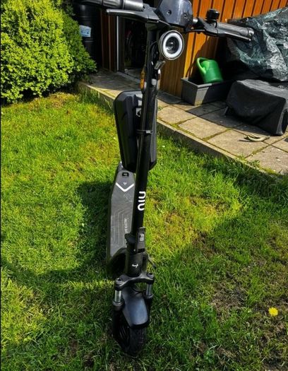 NIU KQi 300P All-Terrain Suspension Electric Scooter 20mph | Range 30 miles