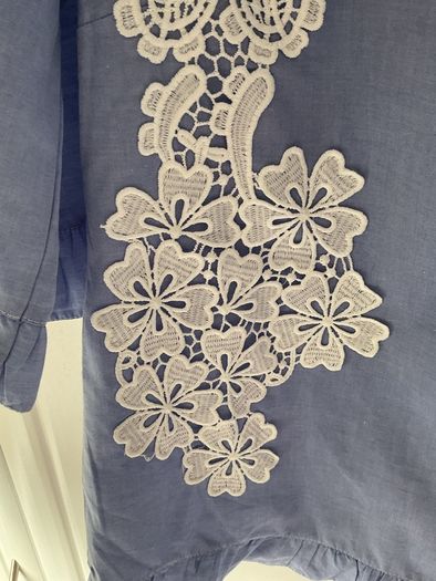 top Bnwt Lenny b top T1 button backed top blue & lace