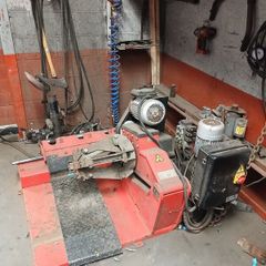 Truck/tractor tyre machine