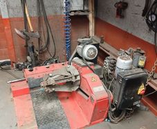 Truck/tractor tyre machine