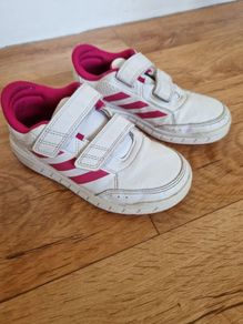 Sneajers for girl size 11 UK