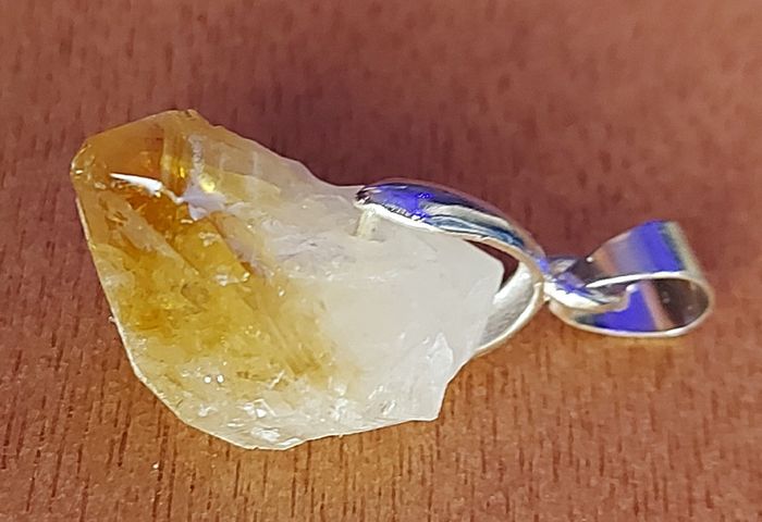 18 ct Citrine Crystal on 925 Silver pinch-bail