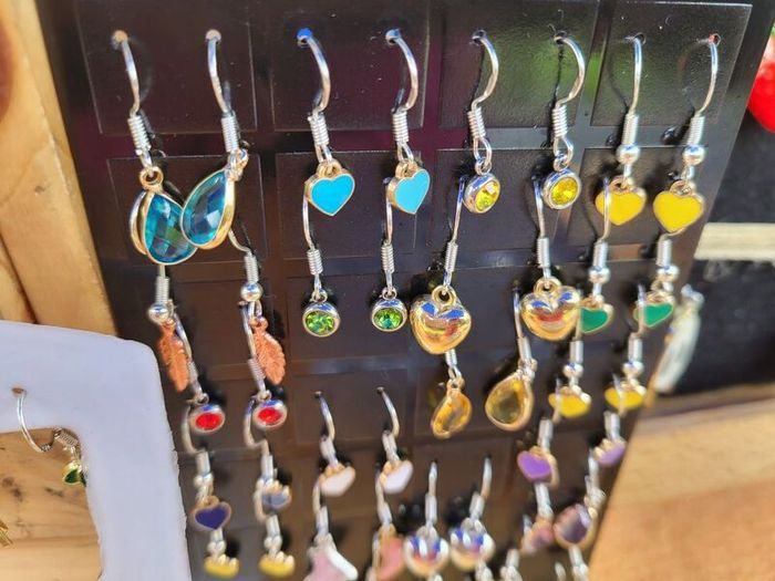 job lot of jewellery for markets, pendants