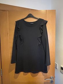 Frill shoulder top