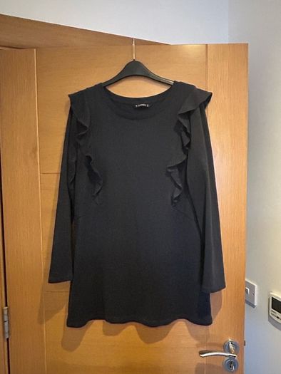 Frill shoulder top