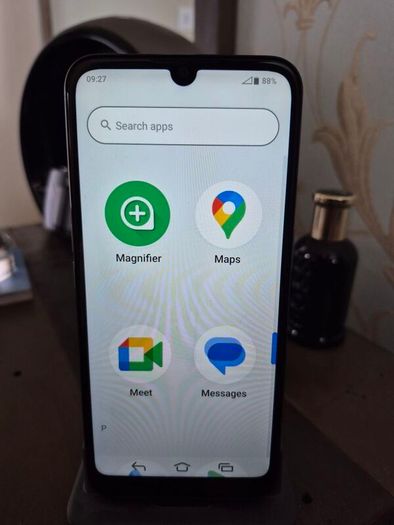 Doro 8100 smartphone