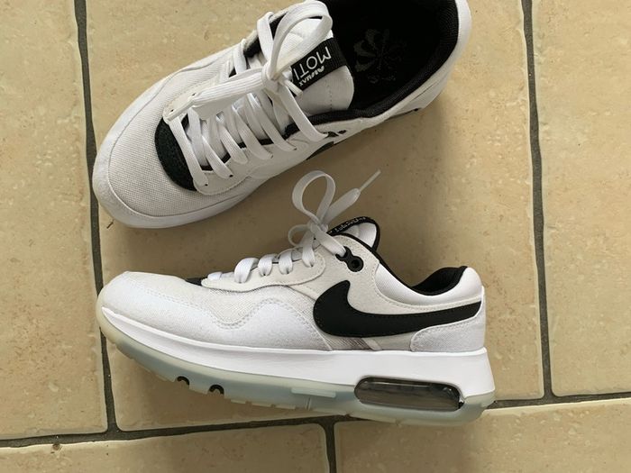 Nike Air Max Motif Trainers