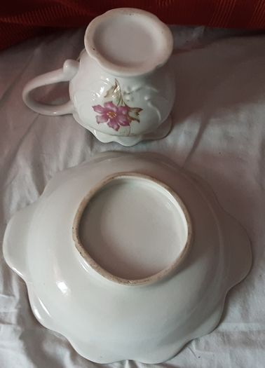 small decorative wash bowl and jug, ( AD )