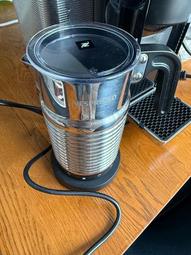 Nespresso Vertuo + Aeroccino 4 + Glass Pods Holder