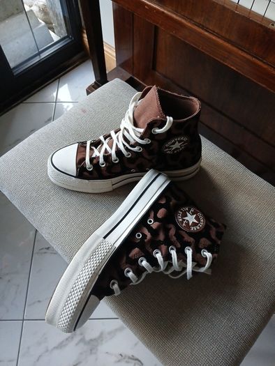 Converse Hi Animal print  great condition