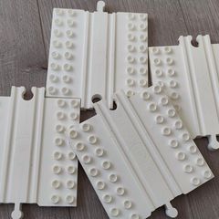 Duplo train track pieces