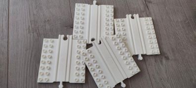 Duplo train track pieces