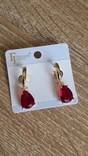 Earings with red stone drops
