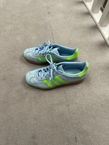 sports shoes