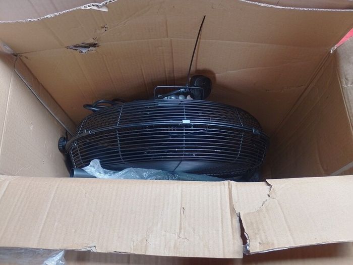 Can post 18"industrial stand fan