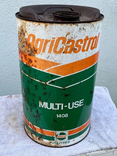 vintage oil can
