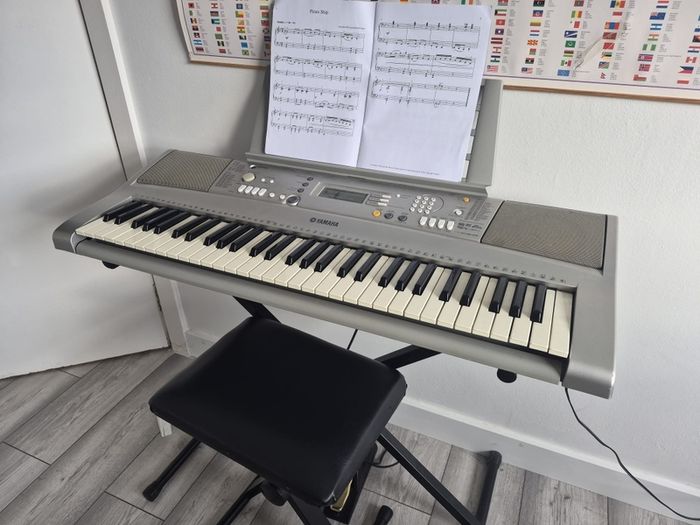 Yamaha Keyboard 61 Keys