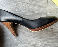 New Look "Gorgeous" Black Leather Court Shoes Size 40 (7)