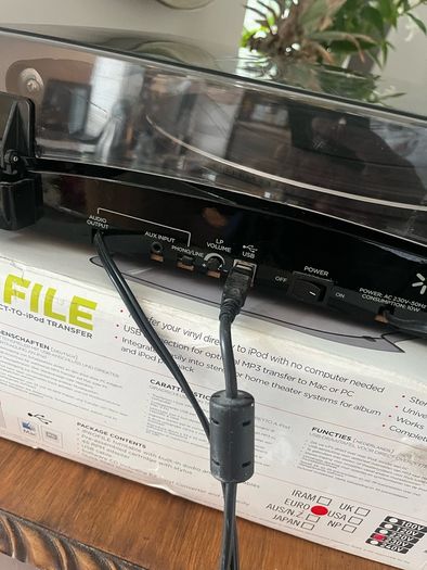 ion iPROFILE Turntable Direct to iPod iPhone Transfer 4s 3gs vinyl recorder mp3