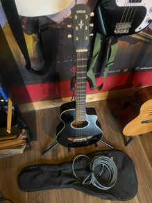 Yamaha apxt2 black with case stand and cable