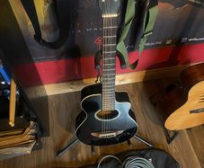 Yamaha apxt2 black with case stand and cable
