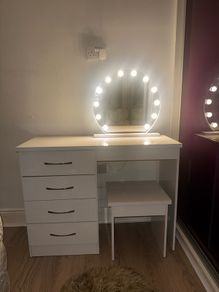Vanity table
