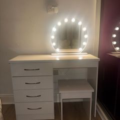 Vanity table