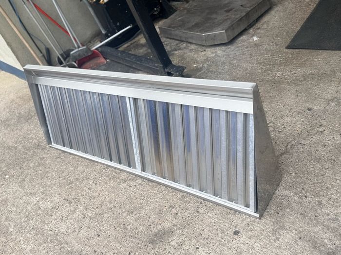 Extractor canopy for food truck