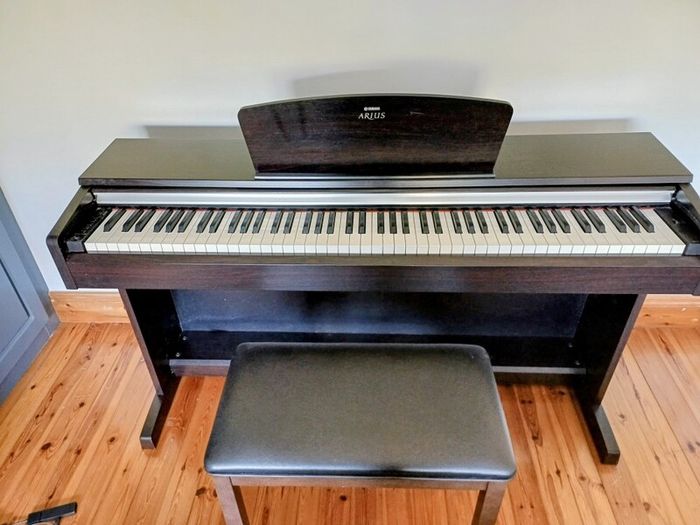 Yamaha Arius YDP-141 Digital Piano and stool
