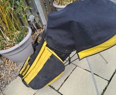 Golg bag with clubs.