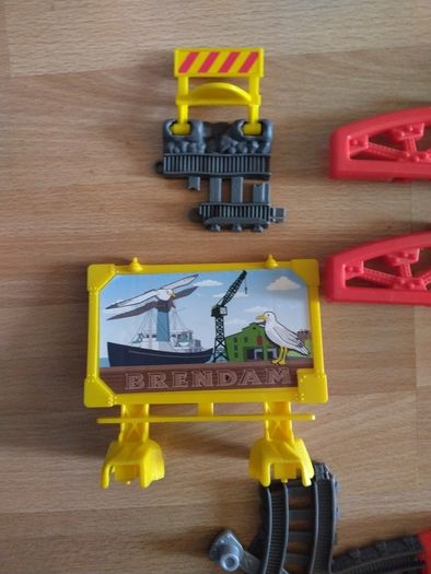 Thomas and friends Trackmaster Motorised trains with track and carriages