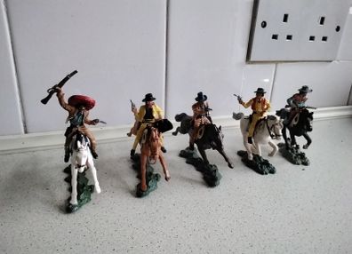 soldiers