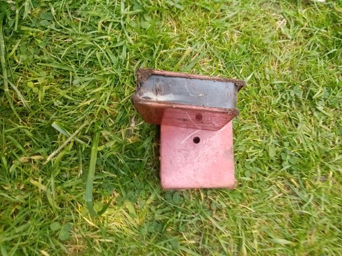 2 welding magnets