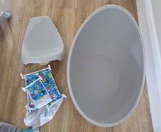Baby bath and newborn inserts