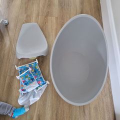 Baby bath and newborn inserts