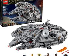 LEGO Star Wars Millennium Falcon 75257 Building Set New