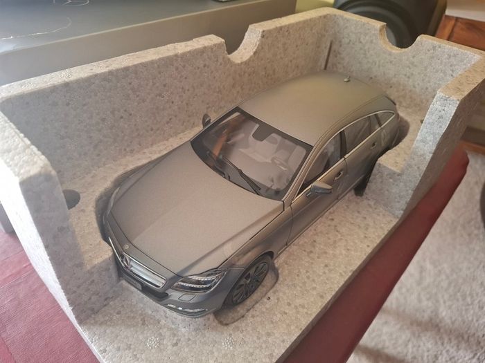 Mercedes Benz - Cls-class Estate 2012 - 1/18 - New In Box