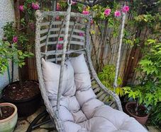 Hanging egg chair