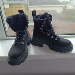 PRIMARK black winter boots - size IE 5 / EU 38