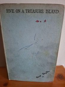 Five on a Treasure Island