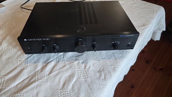 Classic HiFi System Cambridge Audio Amp plus Eltax Speakers