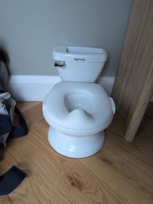 Toddler potty with flush noise