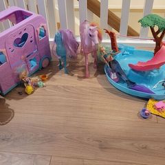Barbie Pool, Horse Box and car, horses, accessories