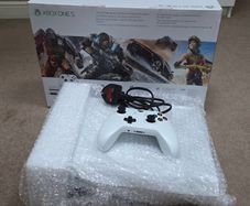 Xbox One - S ( 1 TB )