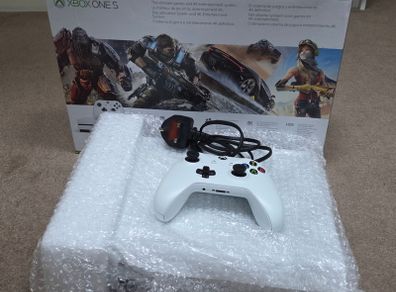 Xbox One - S ( 1 TB )