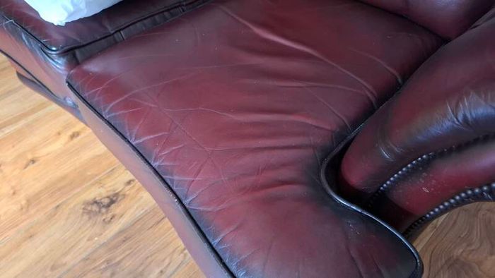 Leather Chesterfield 3 piece suite ( 3-2-1 with sprung pullout bed)