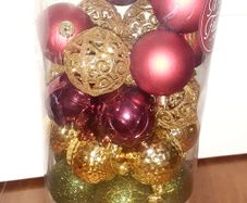 Brand new shatterproof christmas baubles(Red,green and gold)