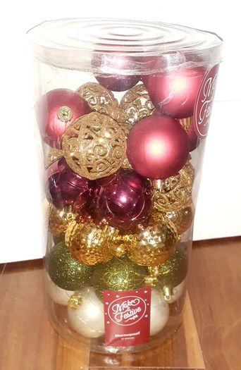 Brand new shatterproof christmas baubles(Red,green and gold)